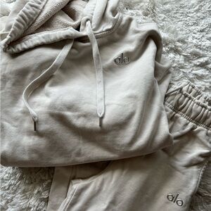 Alo Yoga Bone accolade set